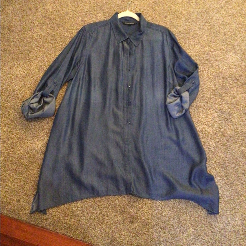 Zac and Rachel woman top